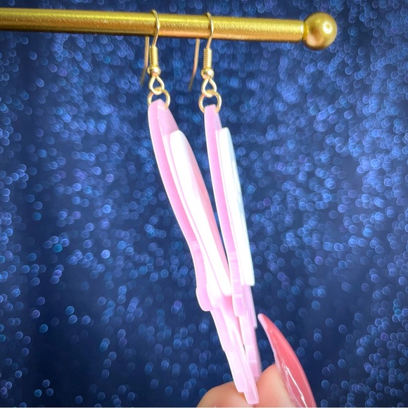 Ghost Face pink glitter dangle earrings - Picture 4 of 8